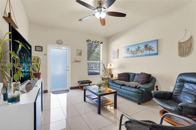 9213 SW 170th Ave, Miami, FL 33196