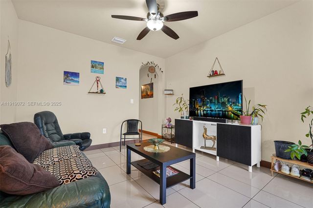 9213 SW 170th Ave, Miami, FL 33196