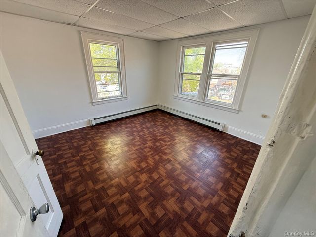 4 Davis Avenue, Port Washington, NY 11050