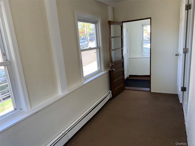4 Davis Avenue, Port Washington, NY 11050