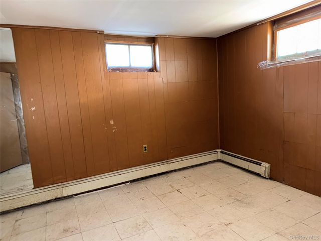 4 Davis Avenue, Port Washington, NY 11050