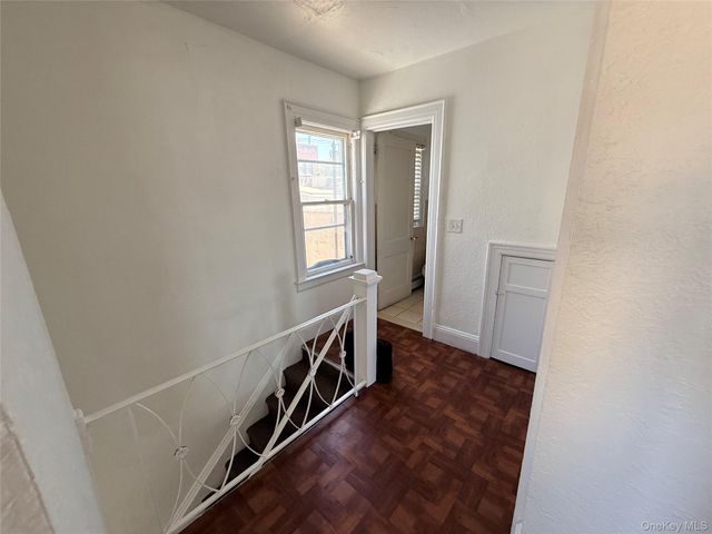 4 Davis Avenue, Port Washington, NY 11050