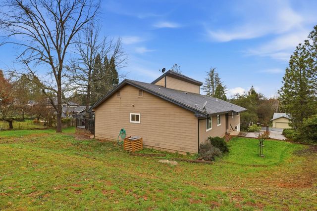 17843 Lake Forest Dr, Penn Valley, CA 95946