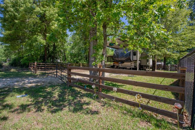 211 Acorn Drive, Point Blank, TX 77364