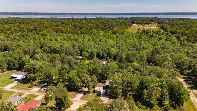 211 Acorn Drive, Point Blank, TX 77364