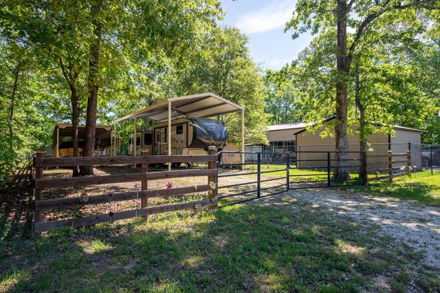 211 Acorn Drive, Point Blank, TX 77364