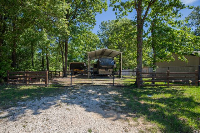 211 Acorn Drive, Point Blank, TX 77364