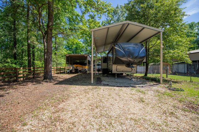 211 Acorn Drive, Point Blank, TX 77364