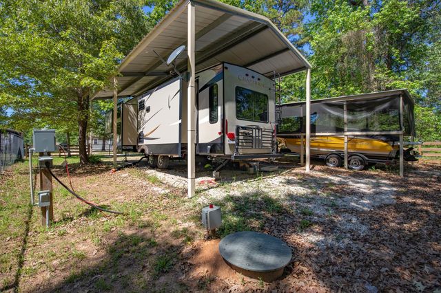 211 Acorn Drive, Point Blank, TX 77364