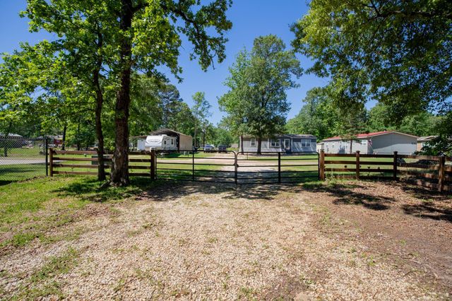 211 Acorn Drive, Point Blank, TX 77364