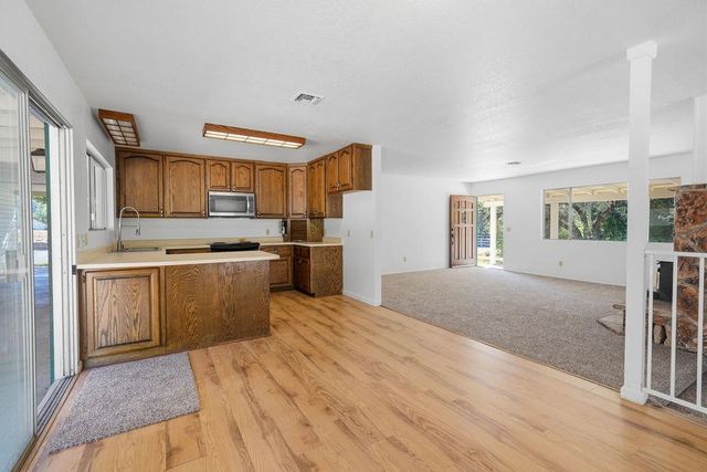 19664 Penn Valley Dr, Penn Valley, CA 95946