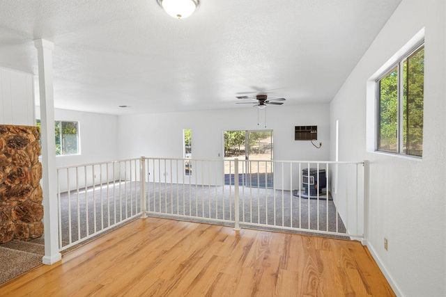 19664 Penn Valley Dr, Penn Valley, CA 95946