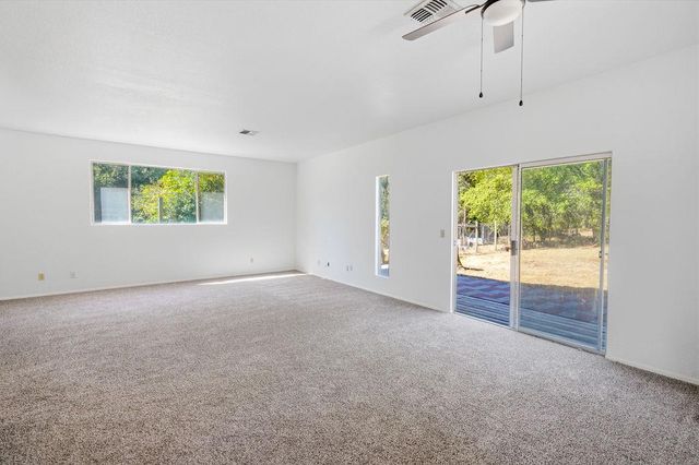 19664 Penn Valley Dr, Penn Valley, CA 95946