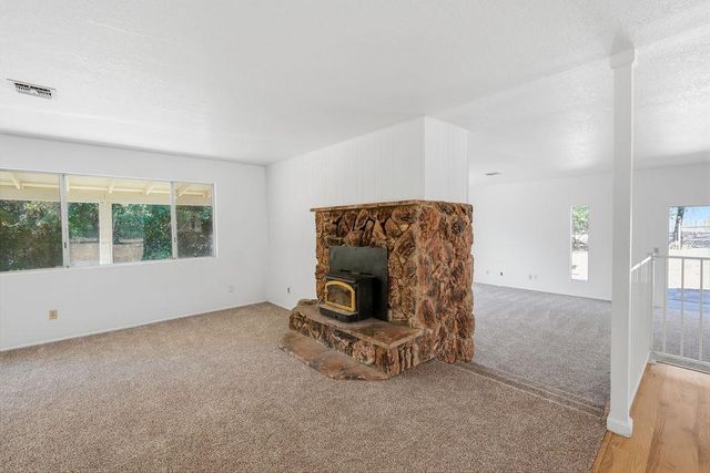19664 Penn Valley Dr, Penn Valley, CA 95946
