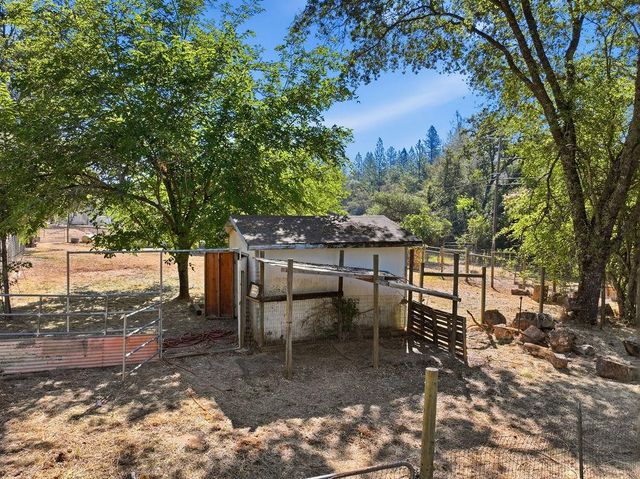 19664 Penn Valley Dr, Penn Valley, CA 95946