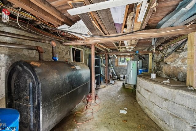181 Orben Dr, Mount Arlington Boro, NJ 07850