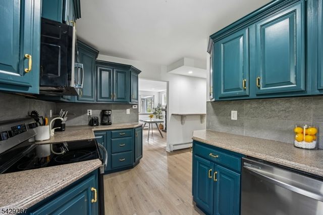181 Orben Dr, Mount Arlington Boro, NJ 07850