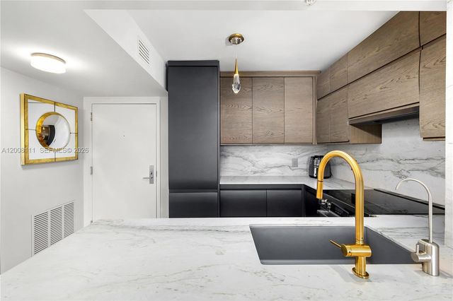 1800 Sunset Harbour Dr 2105, Miami Beach, FL 33139