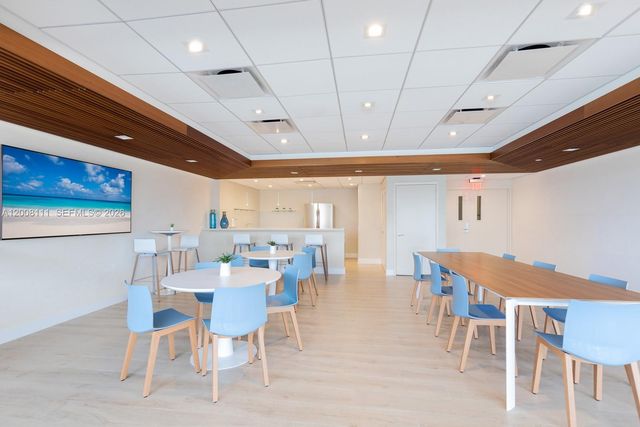 1800 Sunset Harbour Dr 2105, Miami Beach, FL 33139