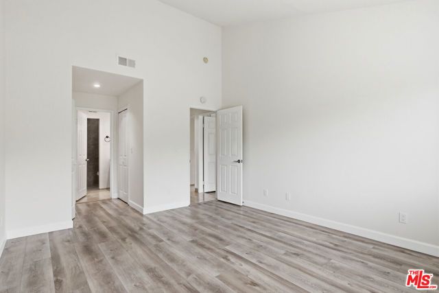 18136 Oxnard Street 39, Tarzana (los Angeles), CA 91356