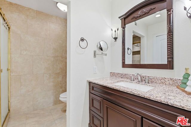 18136 Oxnard Street 39, Tarzana (los Angeles), CA 91356