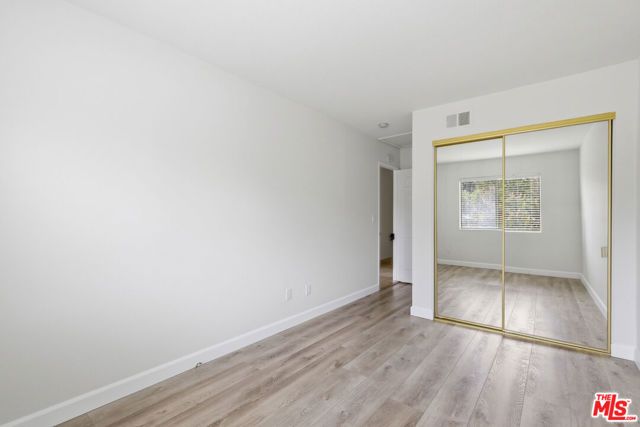 18136 Oxnard Street 39, Tarzana (los Angeles), CA 91356