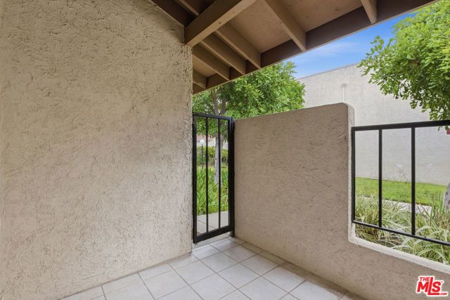 18136 Oxnard Street 39, Tarzana (los Angeles), CA 91356