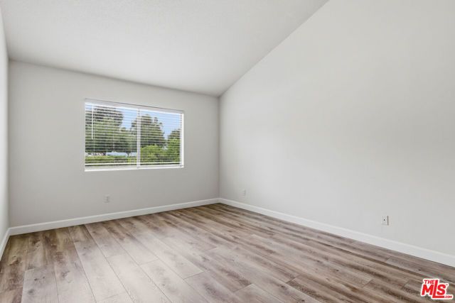 18136 Oxnard Street 39, Tarzana (los Angeles), CA 91356