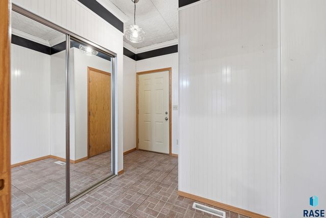 7505 W 15th St Street, Sioux Falls, SD 57106