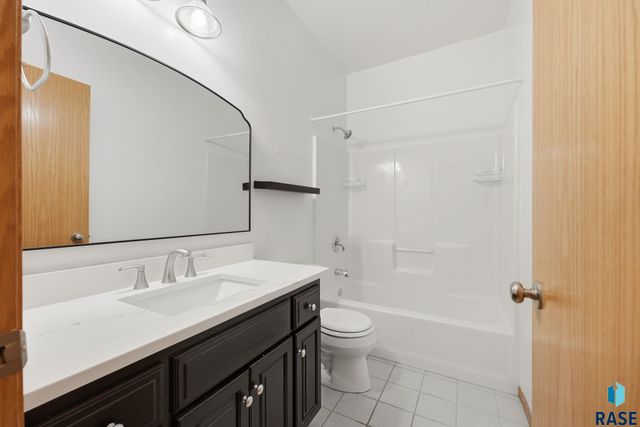 7505 W 15th St Street, Sioux Falls, SD 57106