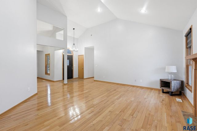 7505 W 15th St Street, Sioux Falls, SD 57106