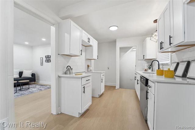 20190 Stansbury Street, Detroit, MI 48235
