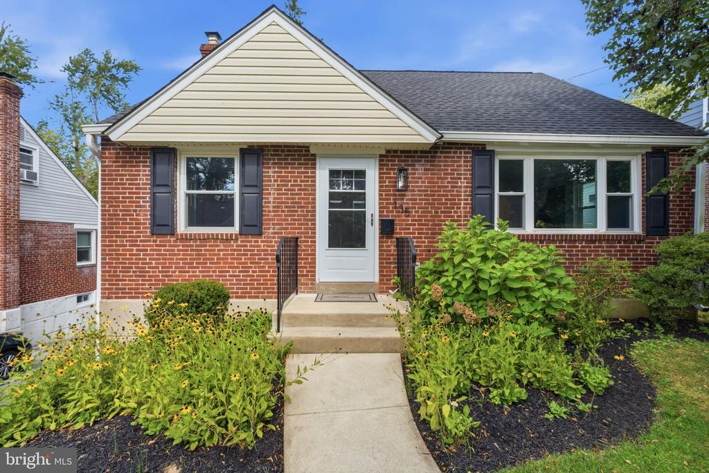 135 ROCKWOOD DR, HAVERTOWN, PA 19083 — exterior