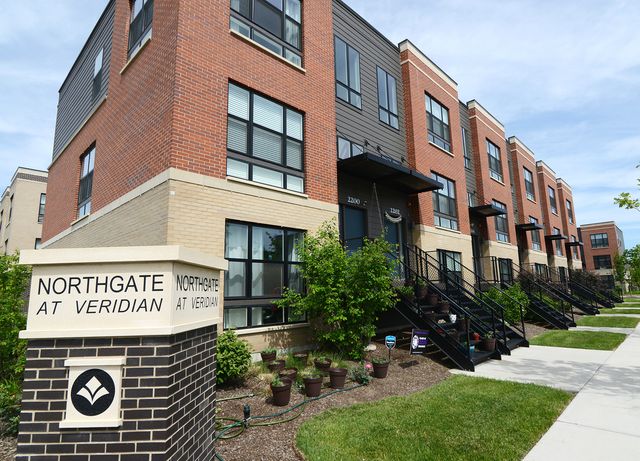 2204 Venture Drive, Schaumburg, IL 60173