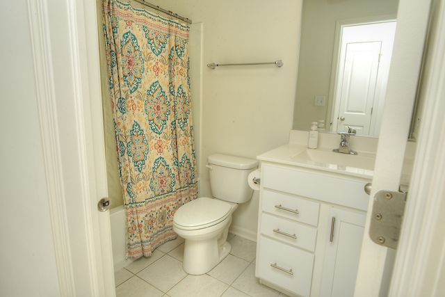 2204 Venture Drive, Schaumburg, IL 60173