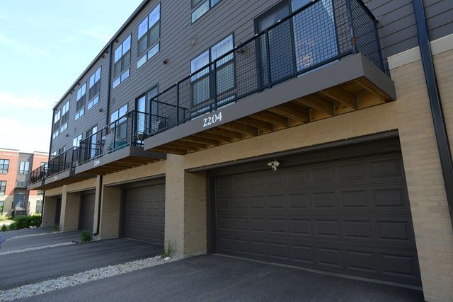 2204 Venture Drive, Schaumburg, IL 60173