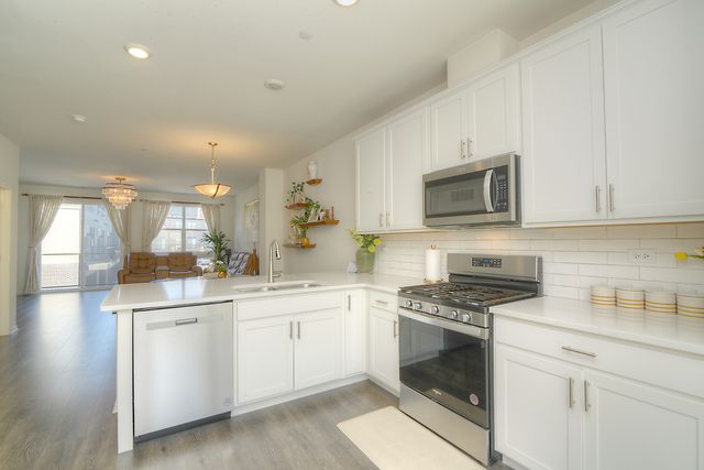 2204 Venture Drive, Schaumburg, IL 60173