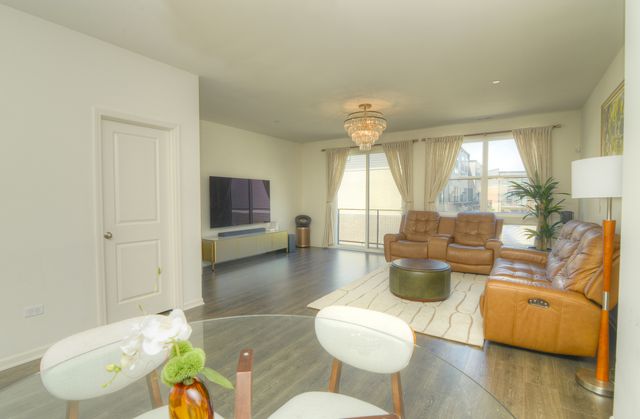 2204 Venture Drive, Schaumburg, IL 60173