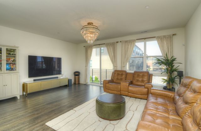 2204 Venture Drive, Schaumburg, IL 60173