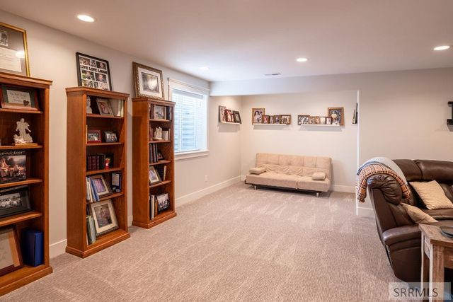 857 Oak Hill Way, Rexburg, ID 83440