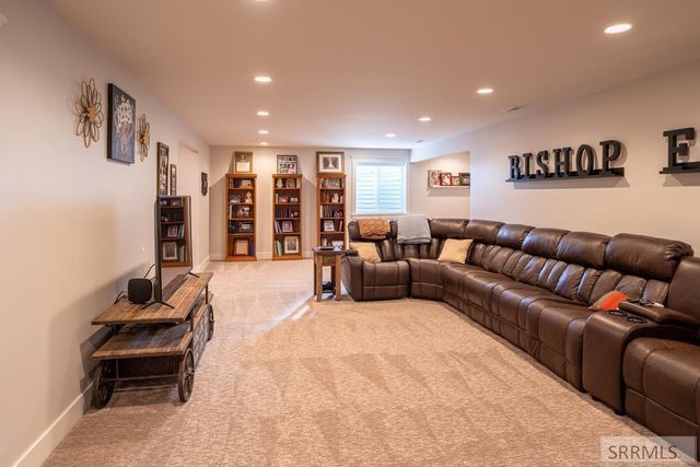 857 Oak Hill Way, Rexburg, ID 83440