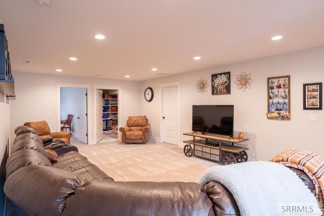 857 Oak Hill Way, Rexburg, ID 83440