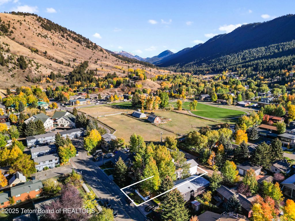 680 E HANSEN Avenue, Jackson, WY 83001 photo 31