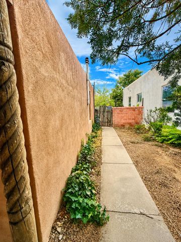 1133 Girard Boulevard NE, Albuquerque, NM 87106