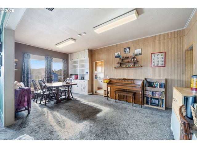 116 CEDAR Ave, Tillamook, OR 97141