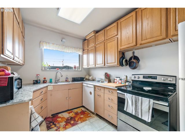 116 CEDAR Ave, Tillamook, OR 97141