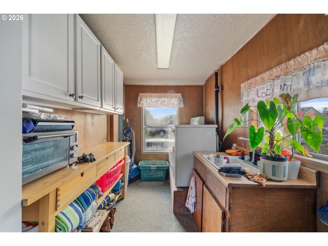 116 CEDAR Ave, Tillamook, OR 97141