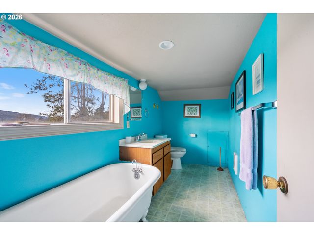 116 CEDAR Ave, Tillamook, OR 97141