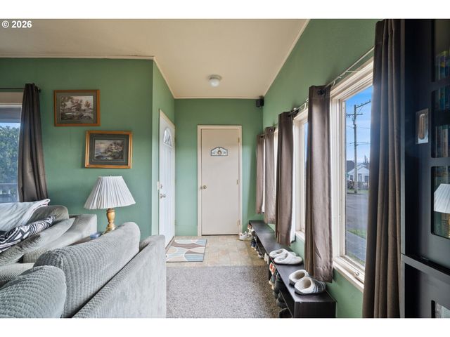 116 CEDAR Ave, Tillamook, OR 97141