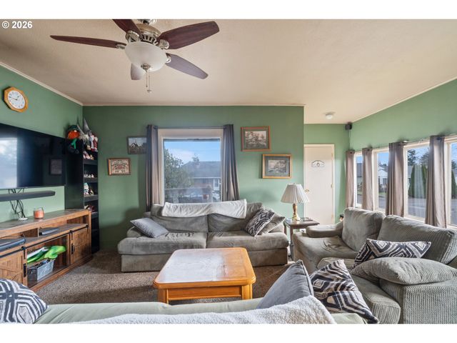 116 CEDAR Ave, Tillamook, OR 97141